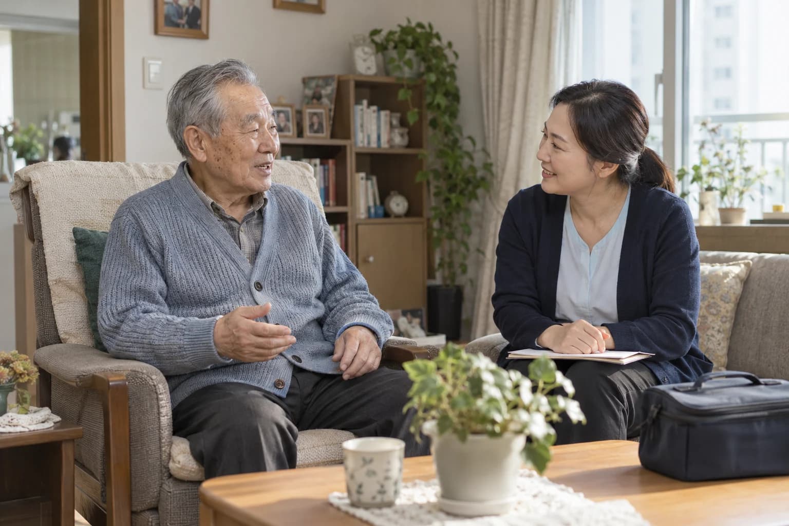 방문형 돌봄을 설명하는 이미지: 담당자가 가정에서 어르신의 안부를 살피는 모습